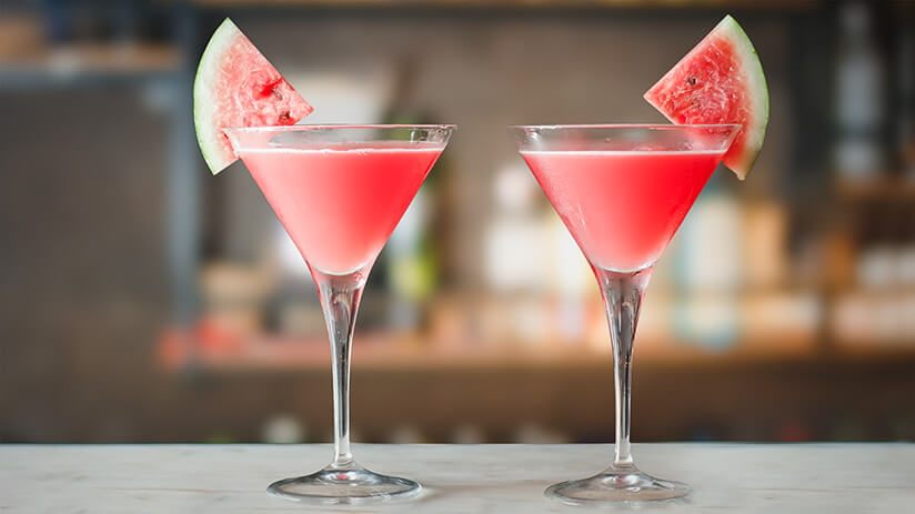 watermelon-martini-cocktails-on-bar-counter