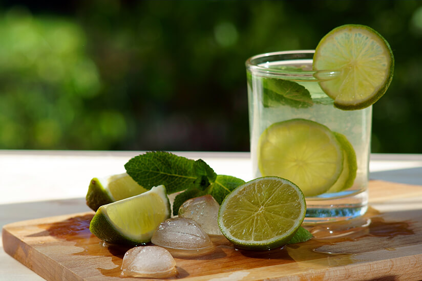 fresh-mojito-ice-on-wooden-board