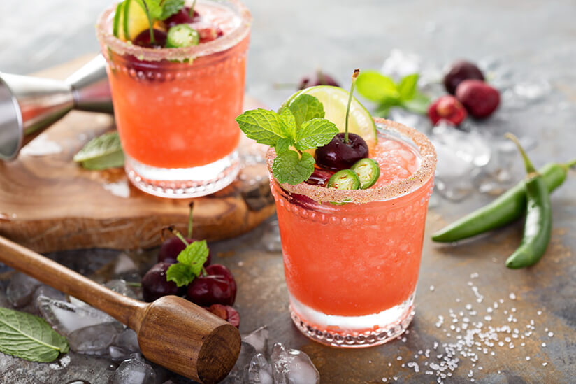 refreshing-summer-cocktail-sweet-cherry-ice