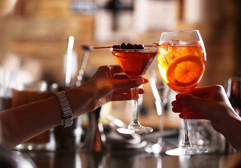 women-toasting-cocktails-bar